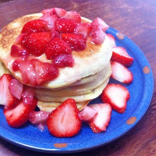 ☆いちごソースで☆餡子入りパンケーキ